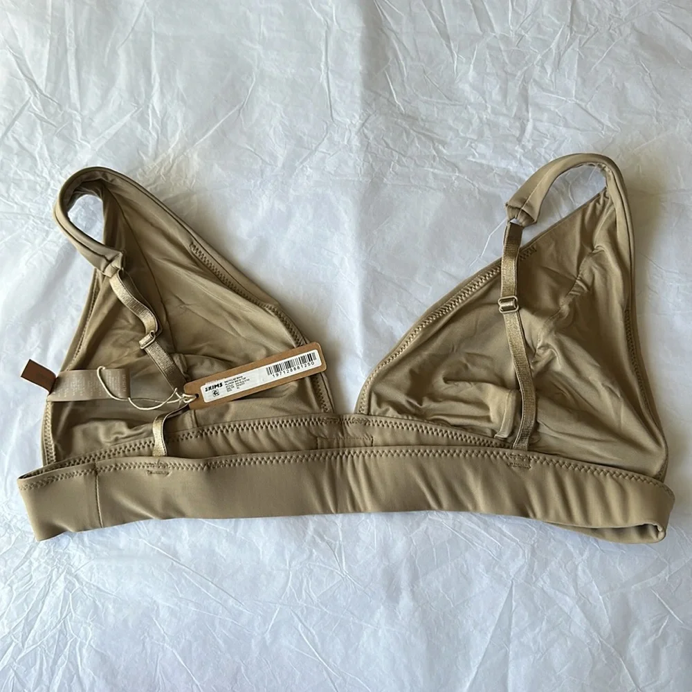 Skims Swim plunge Bikini top, color‎ desert, size XL.